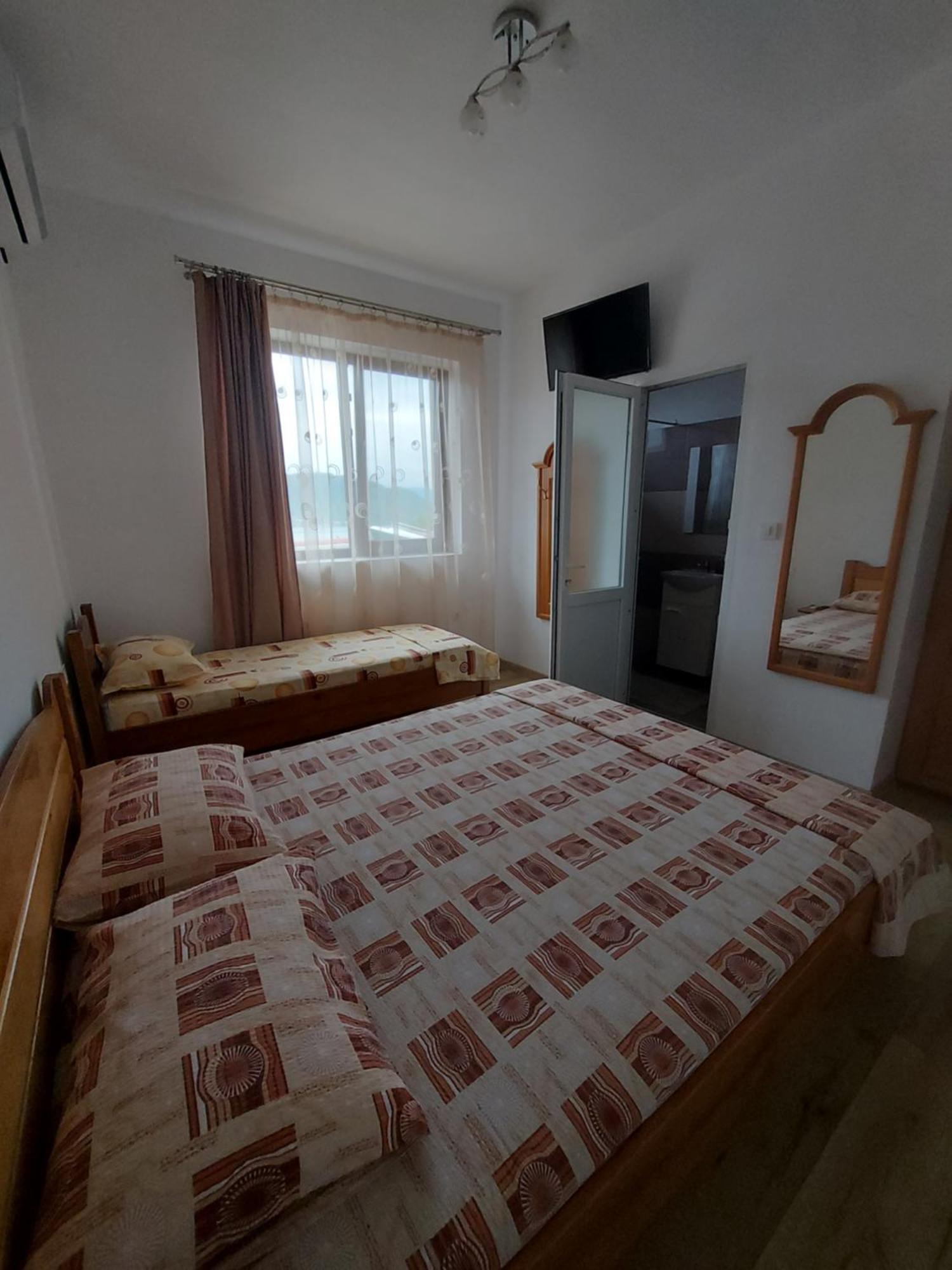 Casa Dalys Hotell Orşova Exteriör bild